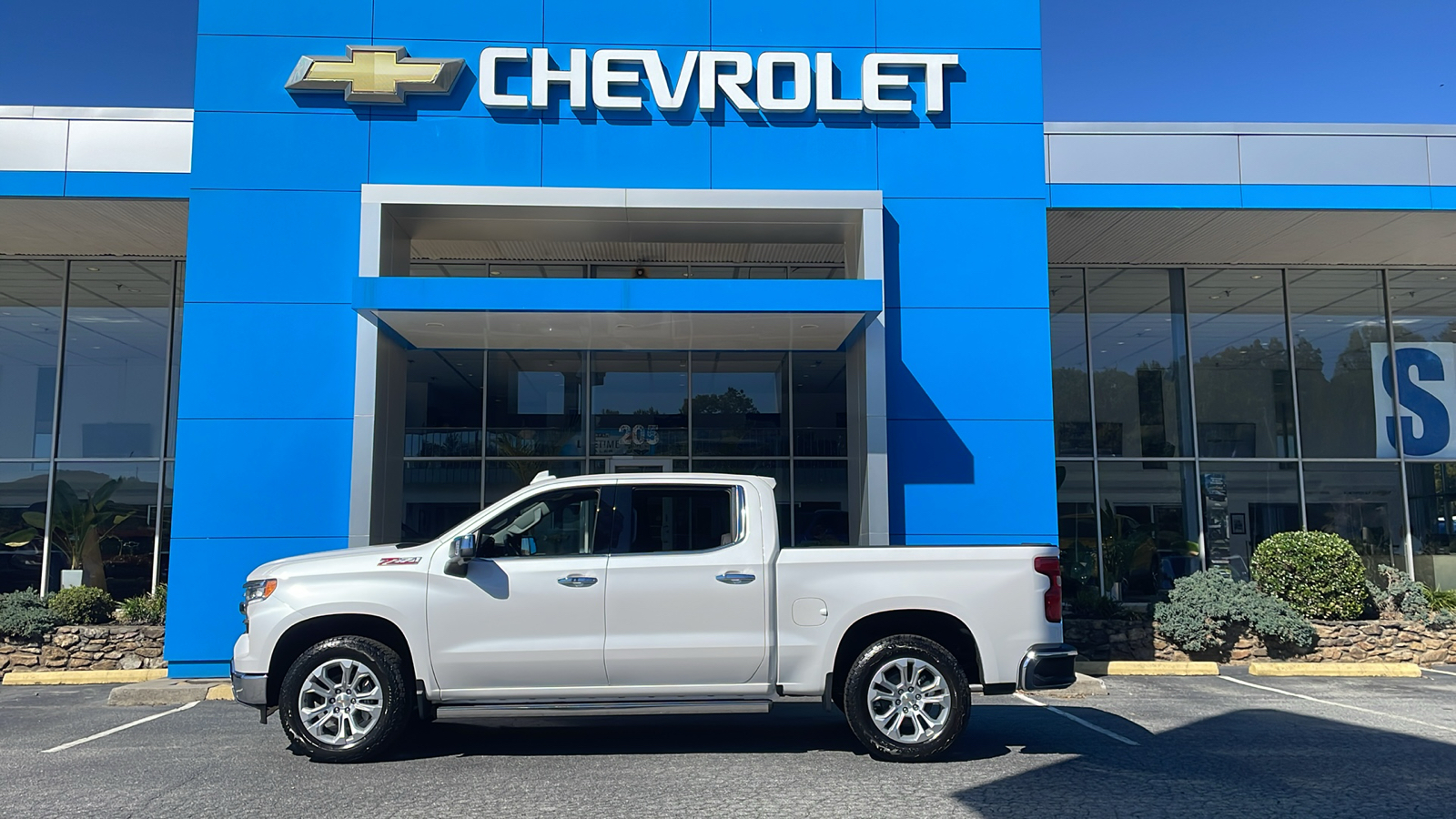 2025 Chevrolet Silverado 1500 LTZ 3