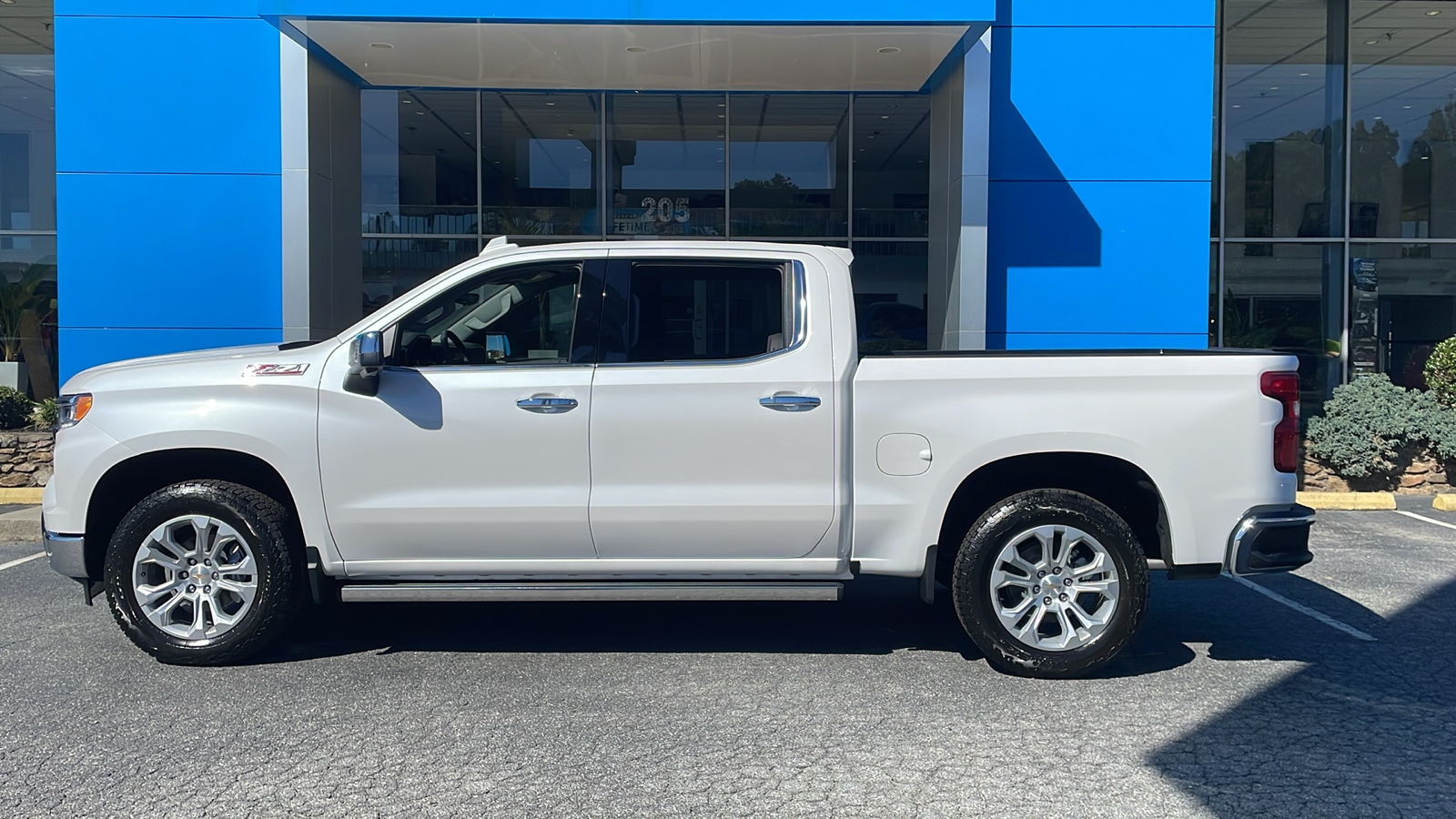 2025 Chevrolet Silverado 1500 LTZ 4