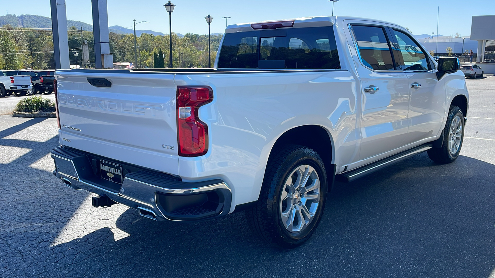 2025 Chevrolet Silverado 1500 LTZ 8