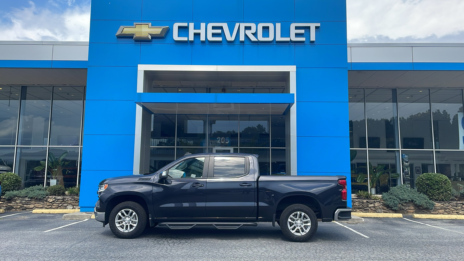 2022 Chevrolet Silverado 1500 LT 3