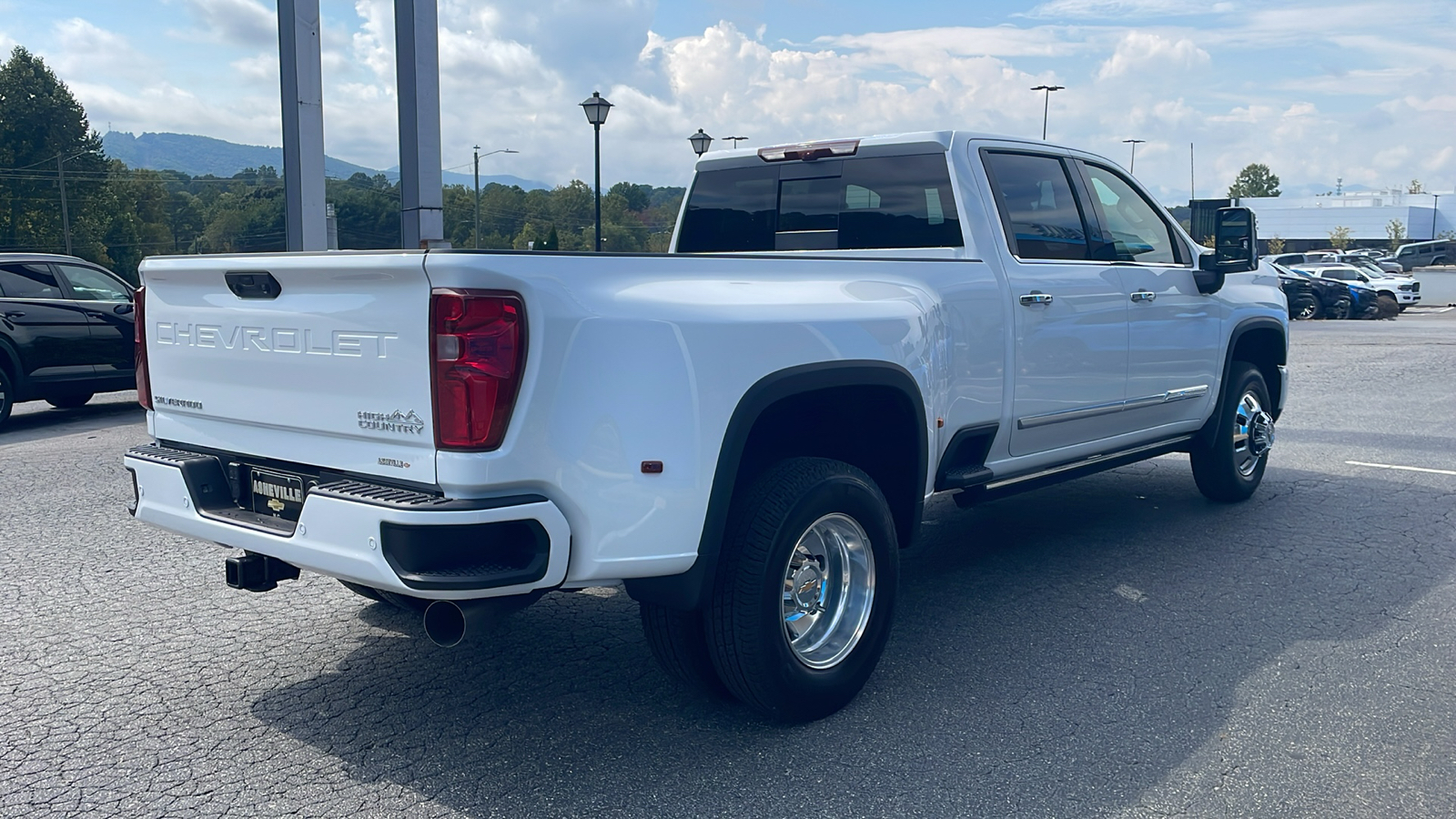 2025 Chevrolet Silverado 3500HD High Country 8