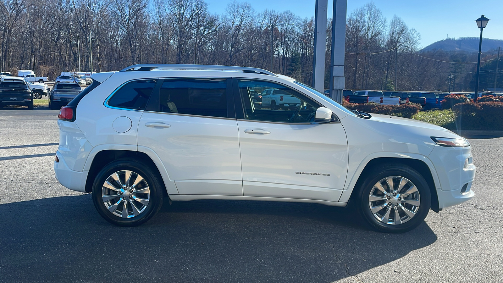 2018 Jeep Cherokee Overland 11