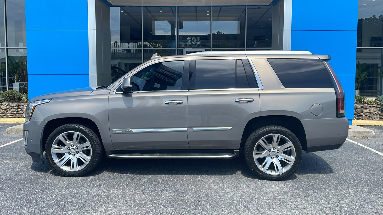 2017 Cadillac Escalade Luxury 4