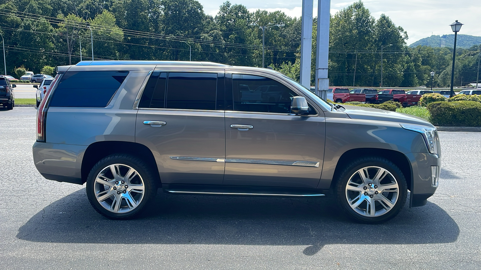 2017 Cadillac Escalade Luxury 11