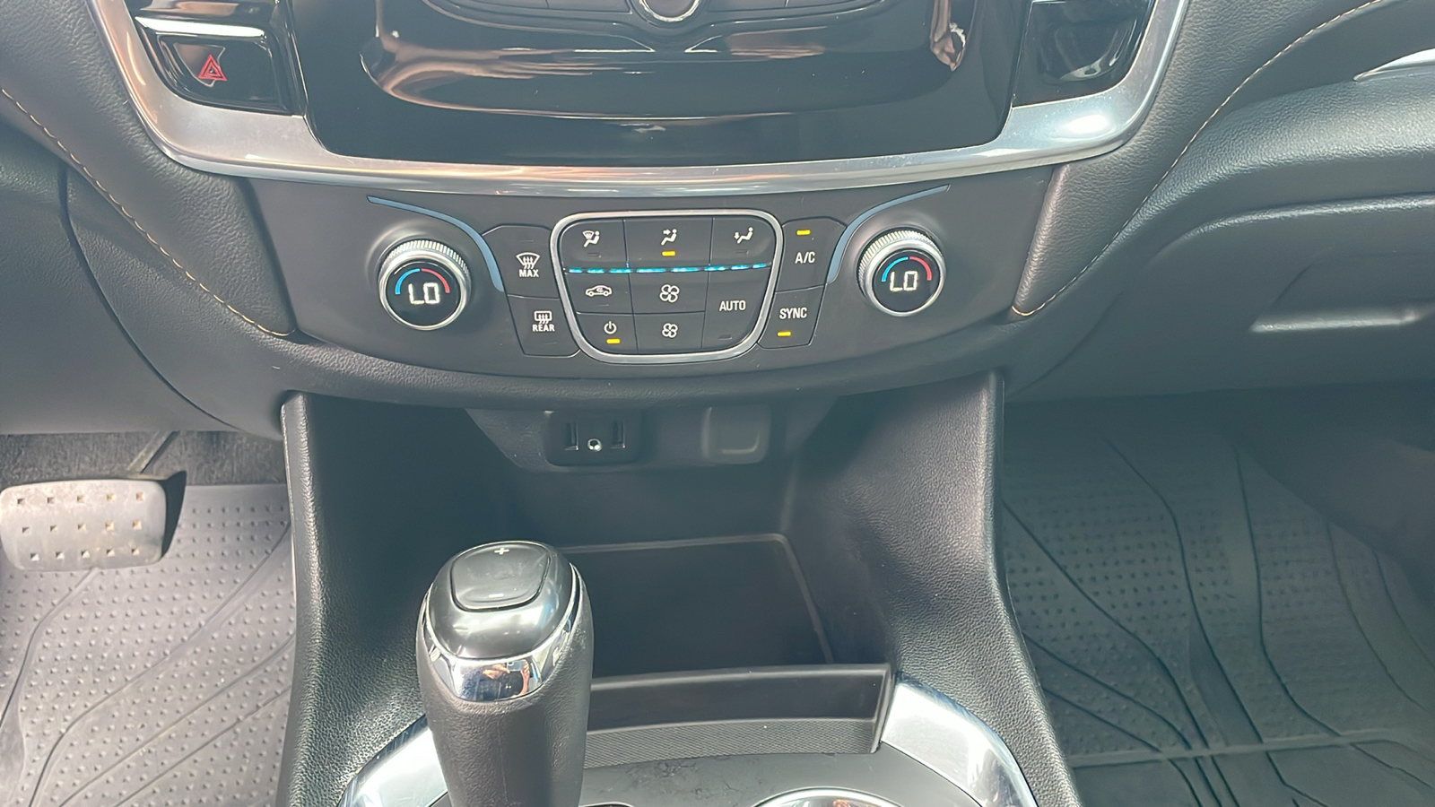 2019 Chevrolet Traverse LS 25