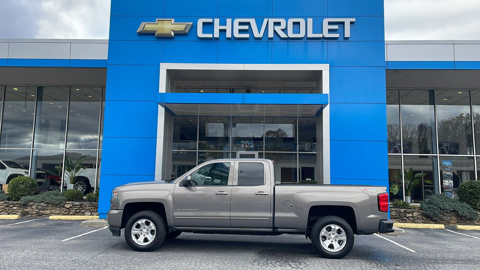 2017 Chevrolet Silverado 1500 LT 3