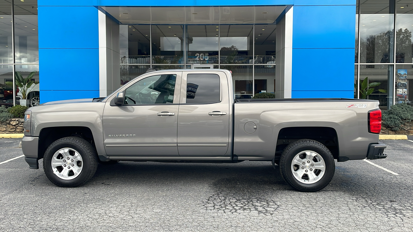 2017 Chevrolet Silverado 1500 LT 4