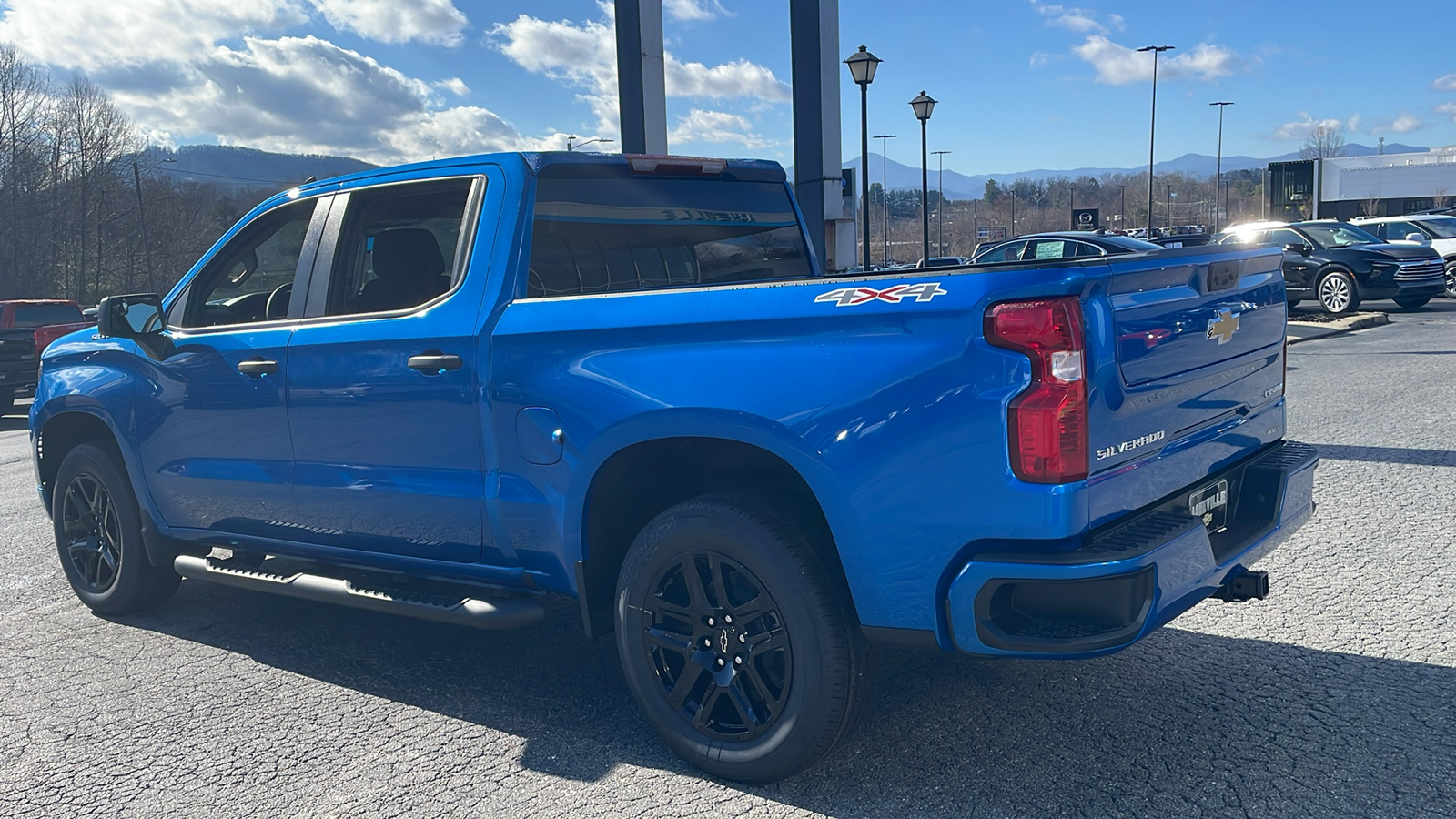 2024 Chevrolet Silverado 1500 Custom 4