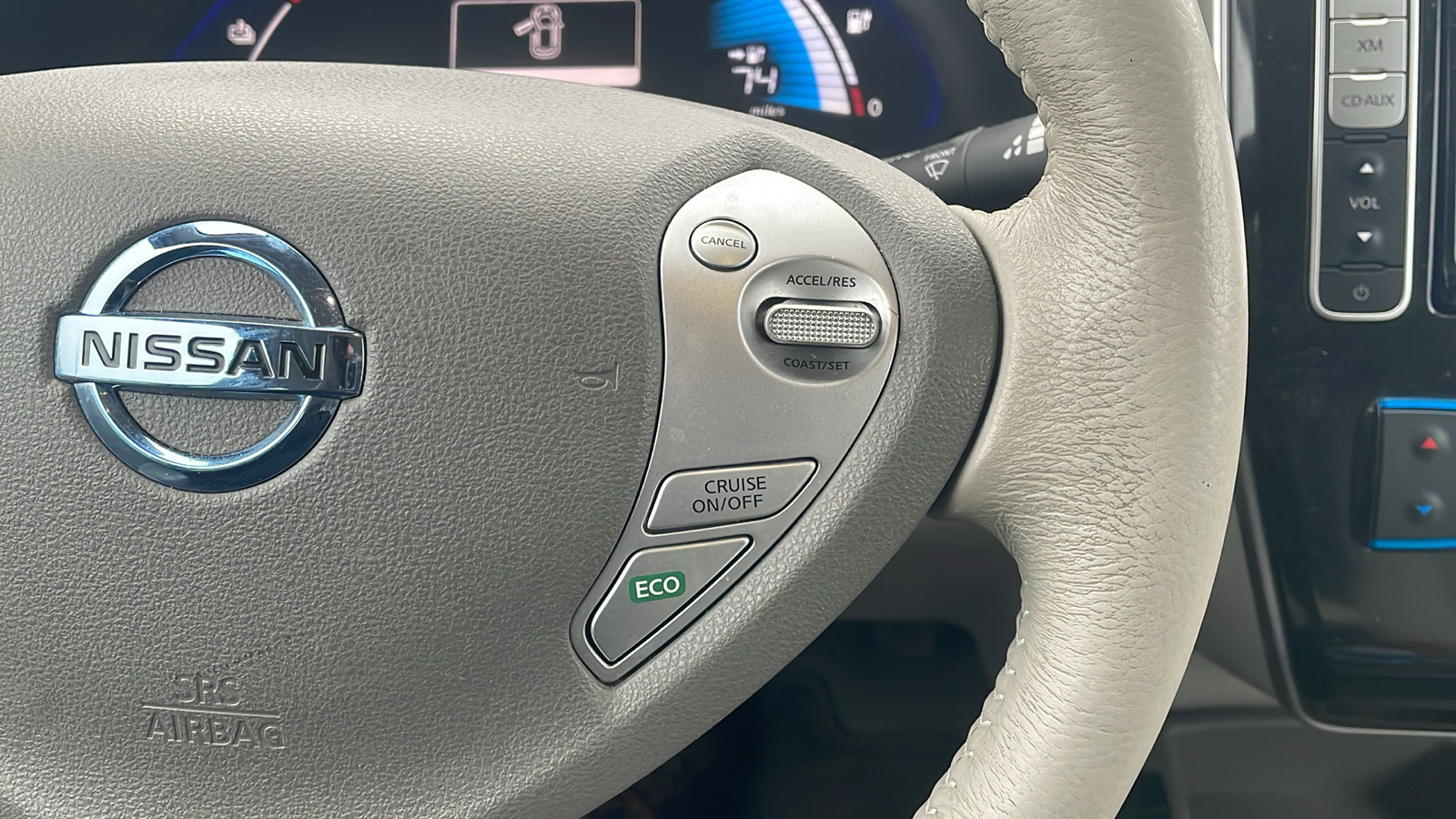 2015 Nissan Leaf SV 18