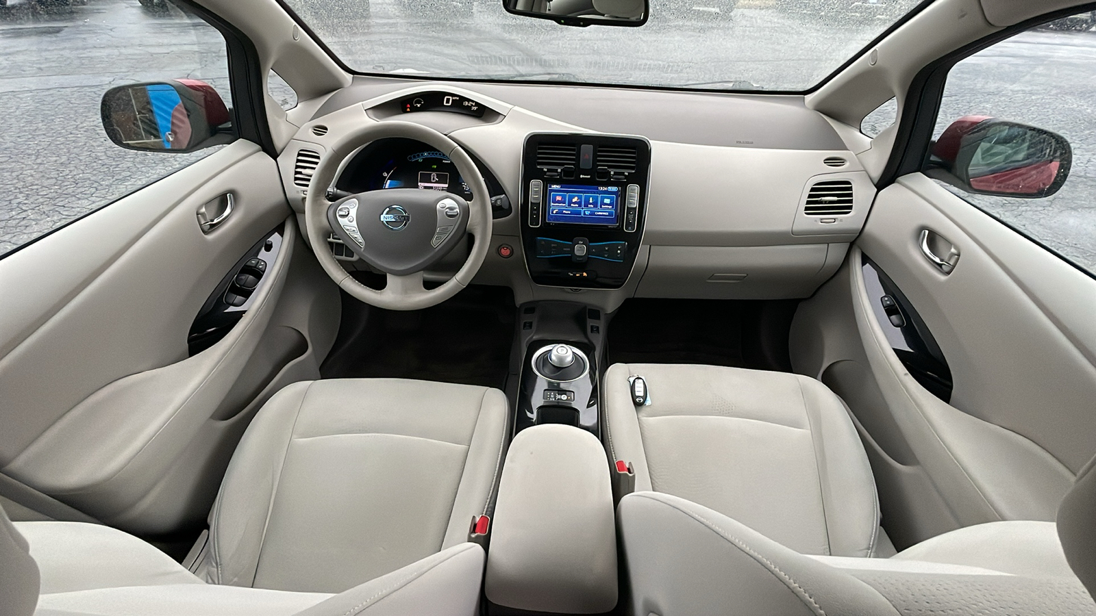 2015 Nissan Leaf SV 31
