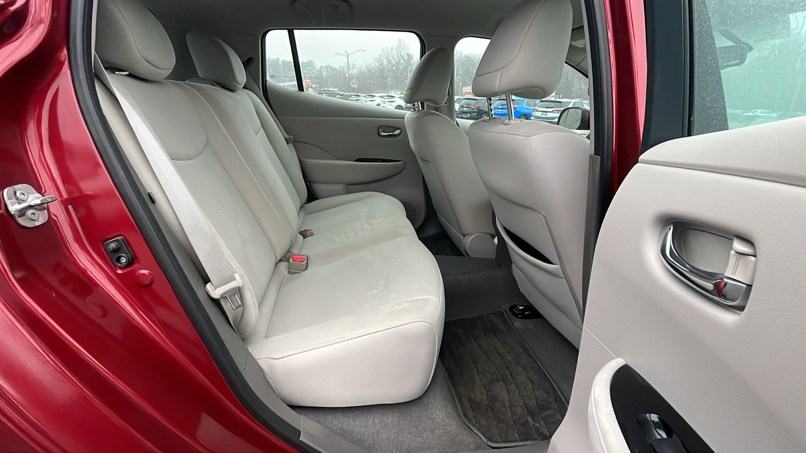 2015 Nissan Leaf SV 32