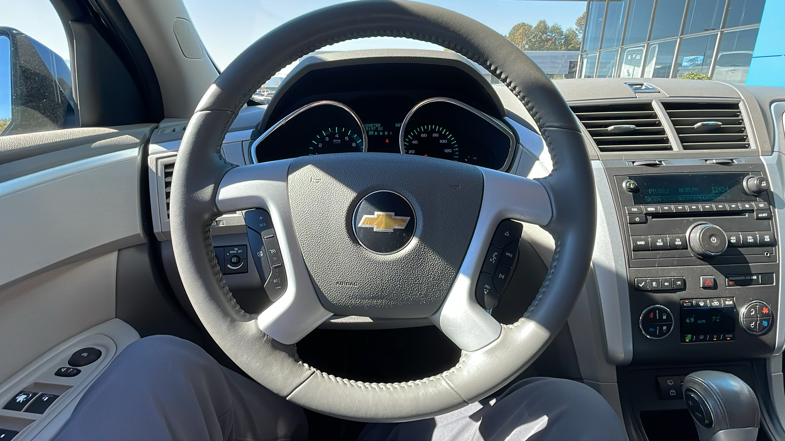 2011 Chevrolet Traverse 2LT 24