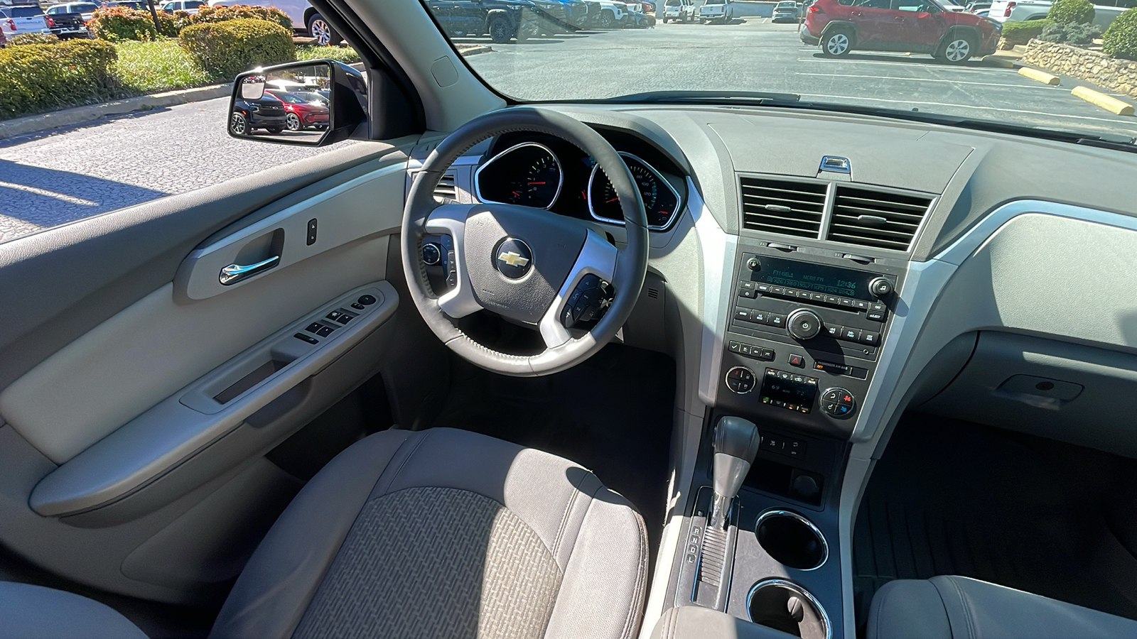 2011 Chevrolet Traverse 2LT 34