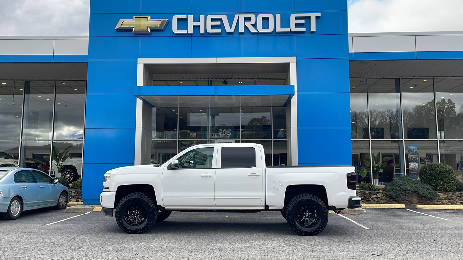 2017 Chevrolet Silverado 1500 LT 3