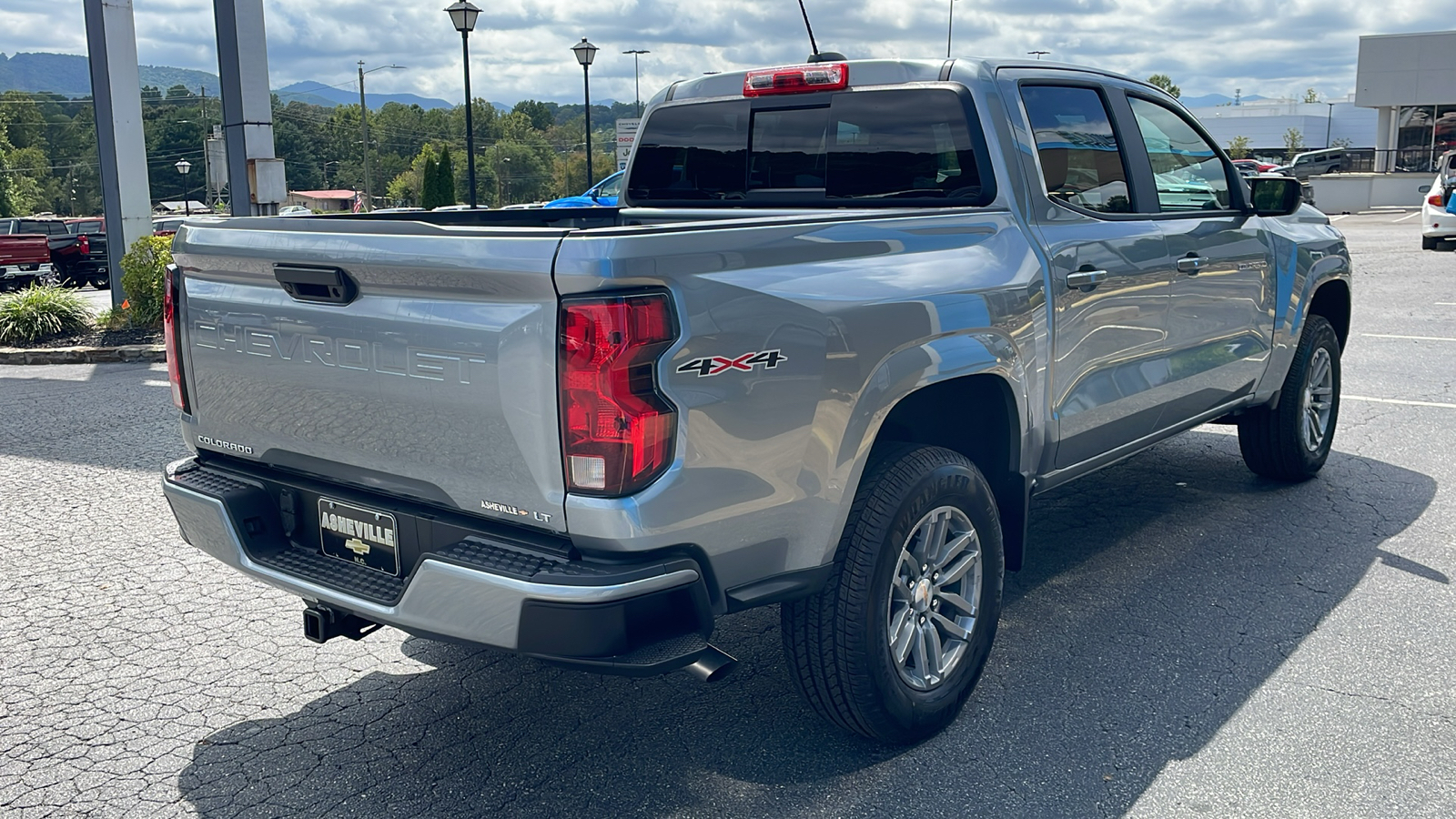 2024 Chevrolet Colorado LT 8