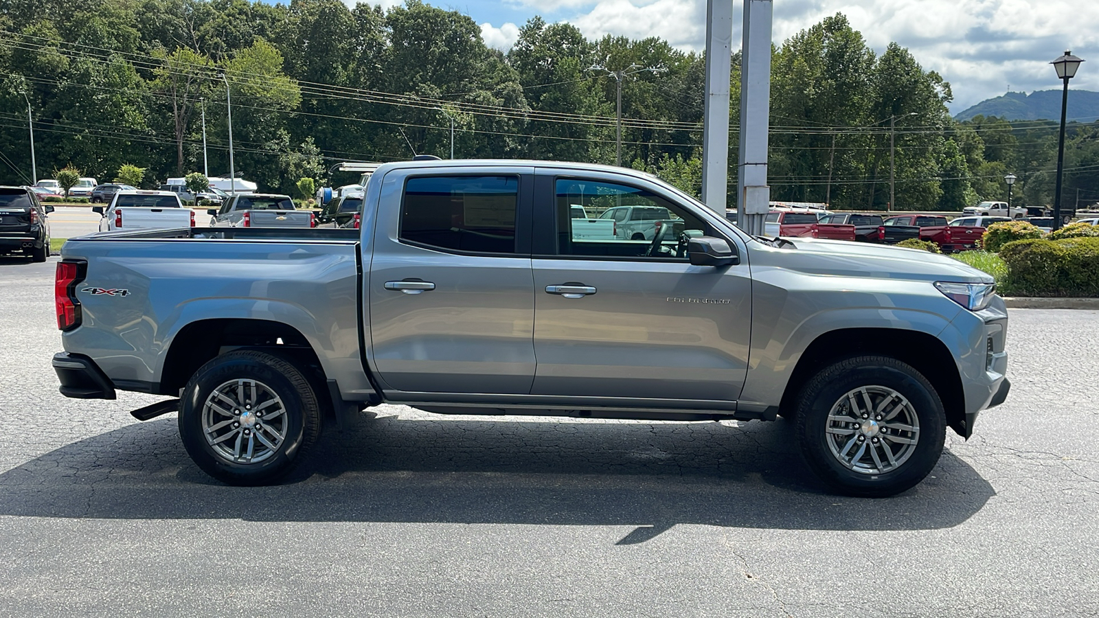 2024 Chevrolet Colorado LT 9