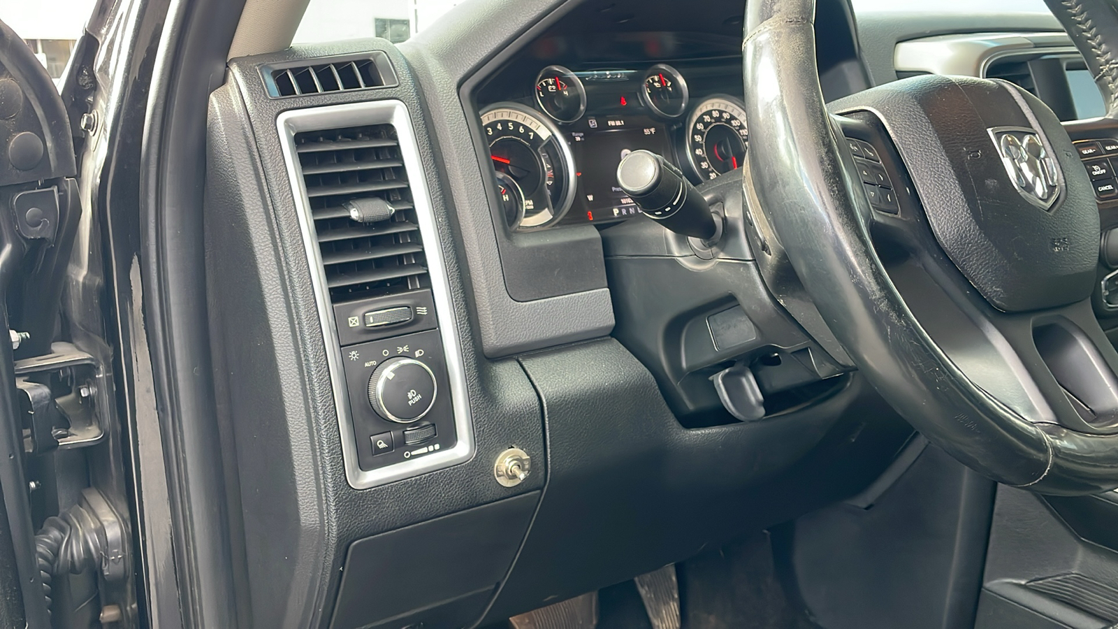 2016 Ram 1500 SLT 18