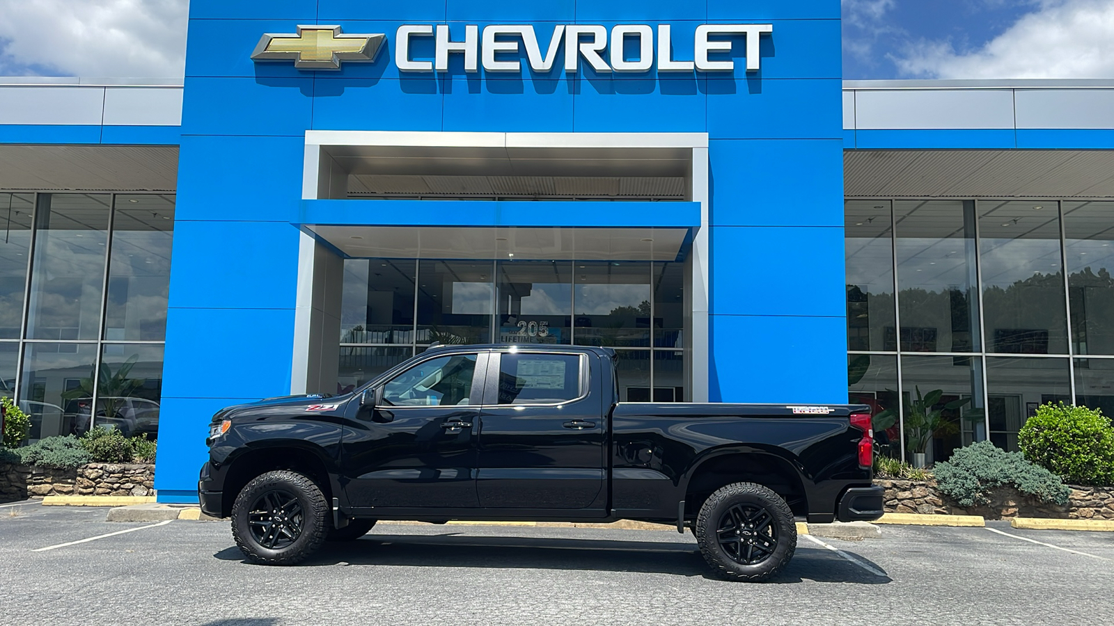 2024 Chevrolet Silverado 1500 LT Trail Boss 2