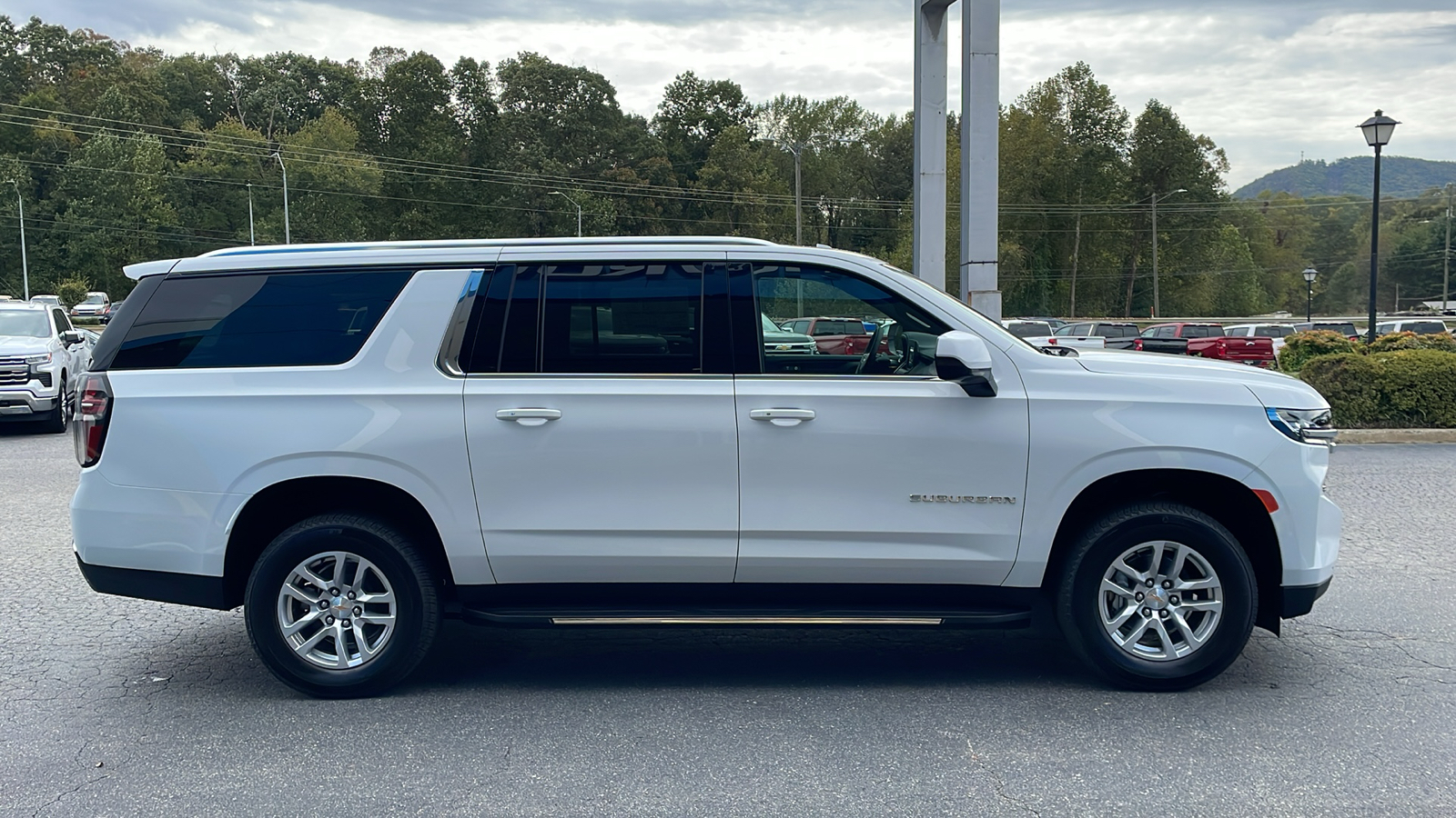 2024 Chevrolet Suburban LS 10