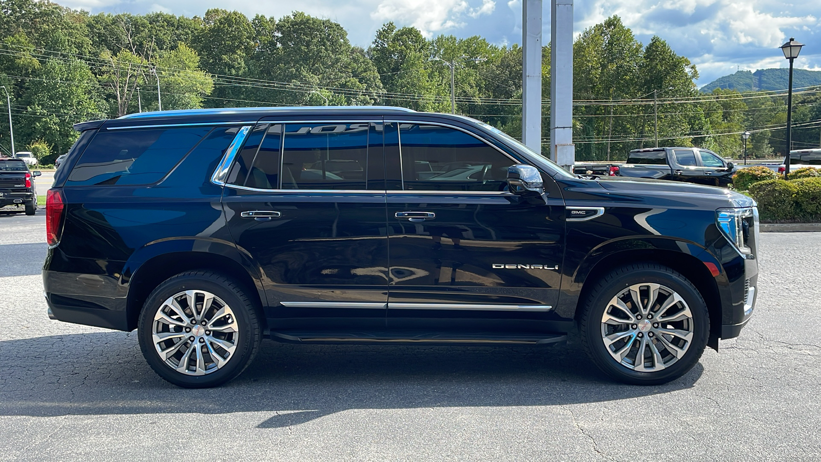 2021 GMC Yukon Denali 10