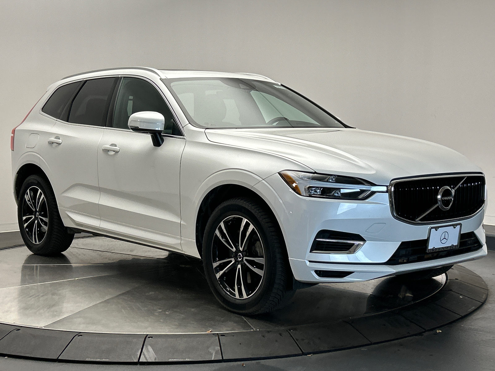 2020 Volvo XC60 Hybrid T8 Momentum 1