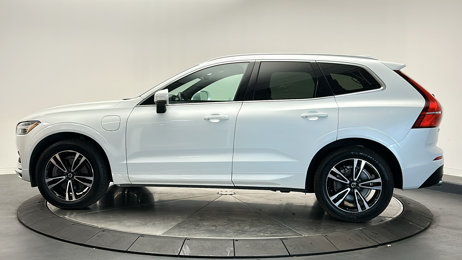 2020 Volvo XC60 Hybrid T8 Momentum 4