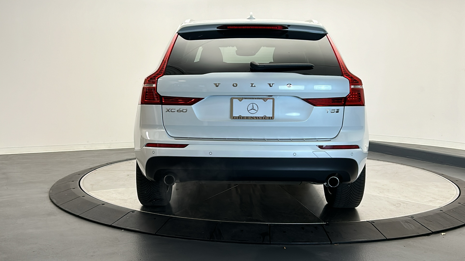 2020 Volvo XC60 Hybrid T8 Momentum 6