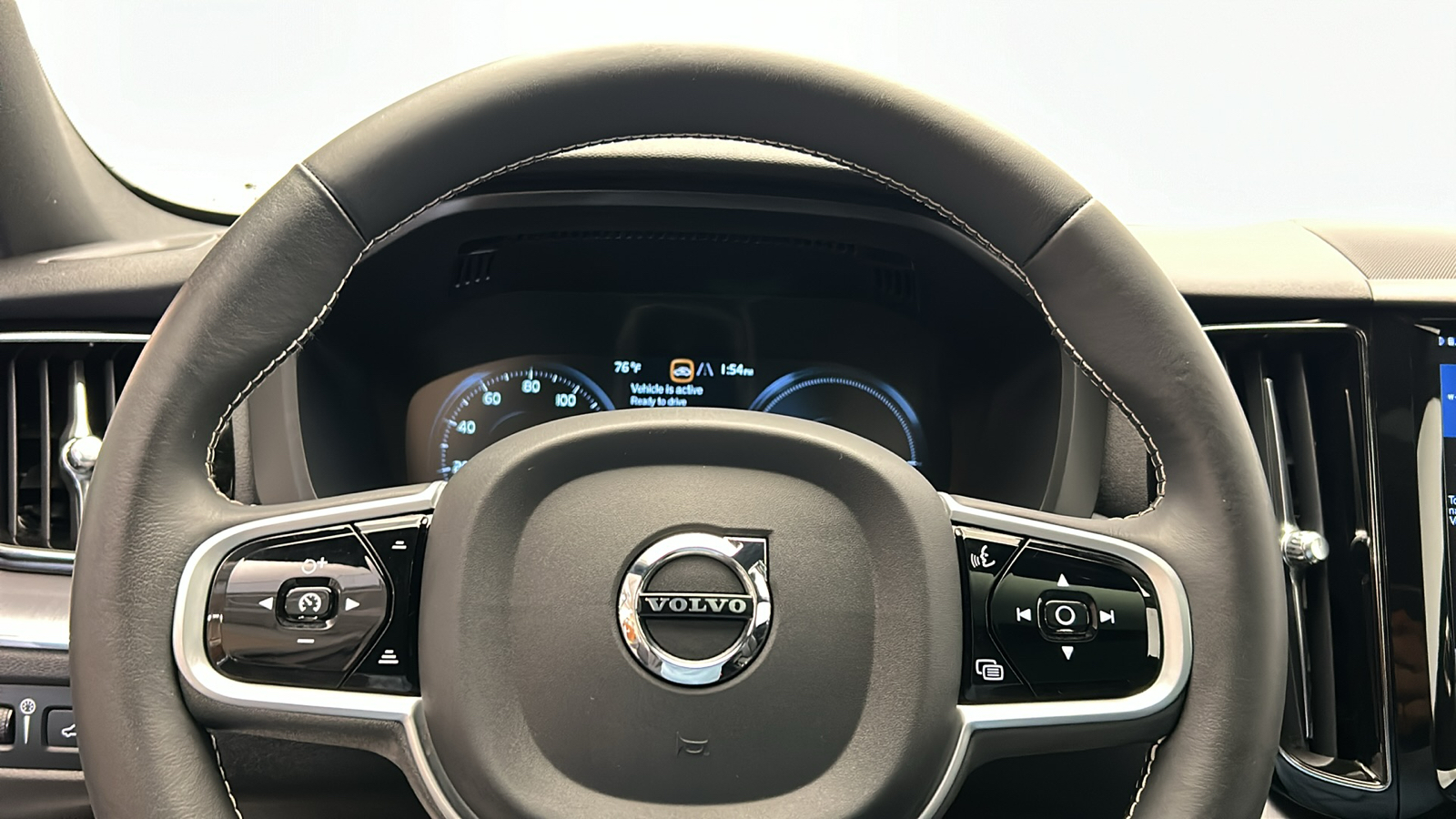 2020 Volvo XC60 Hybrid T8 Momentum 13