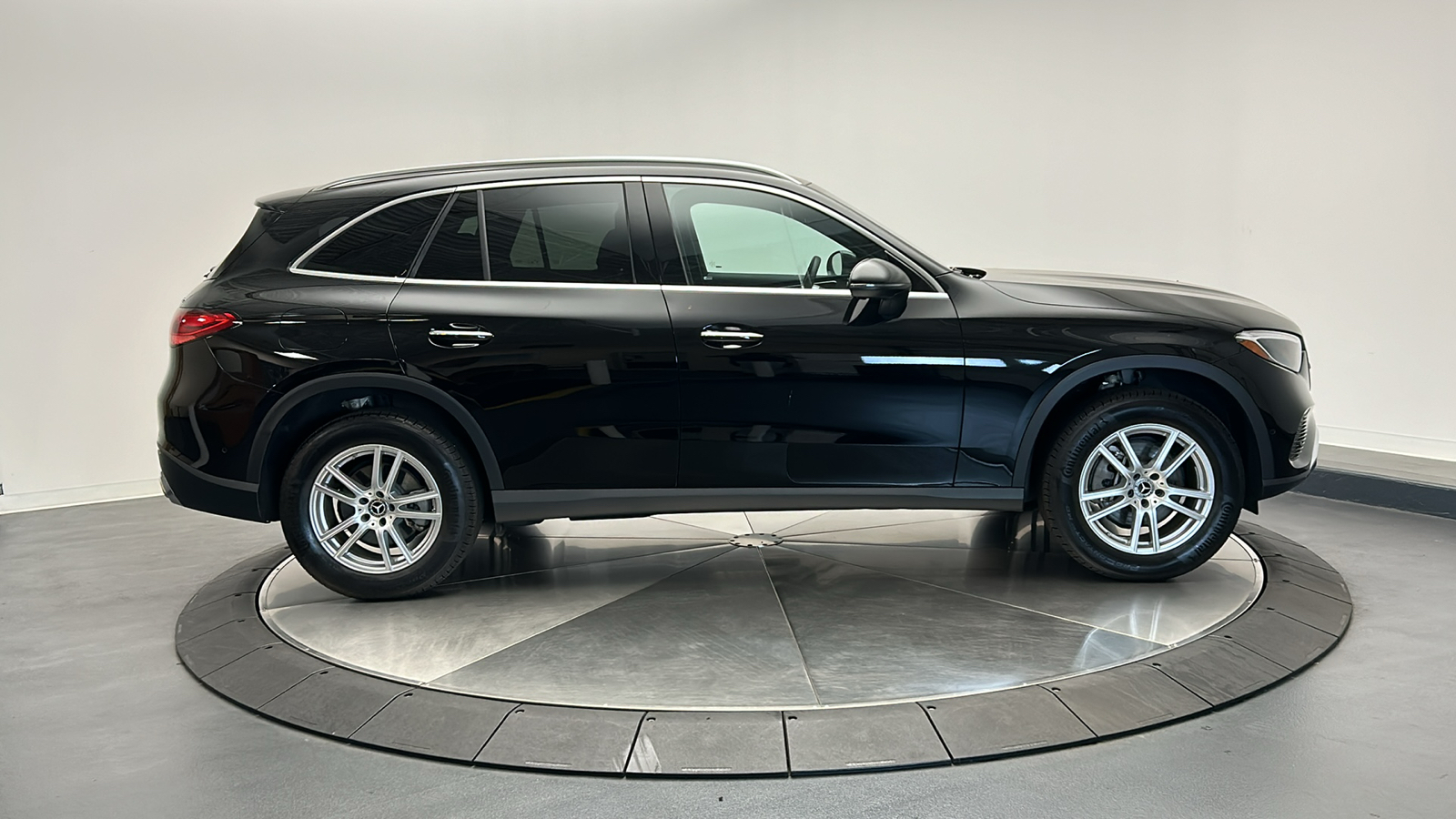 2023 Mercedes-Benz GLC GLC 300 4MATIC 8