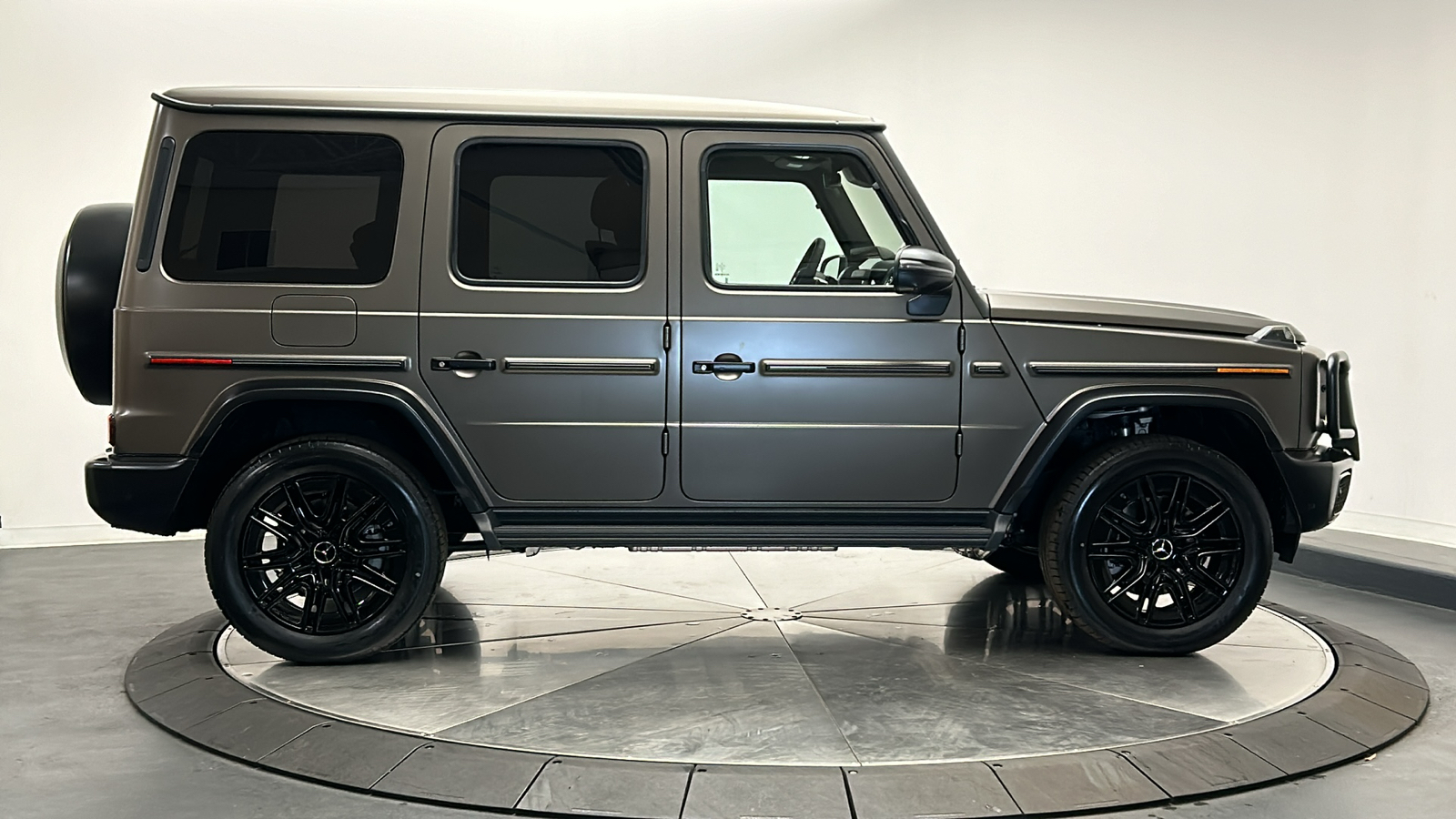 2025 Mercedes-Benz G-Class G 550 8