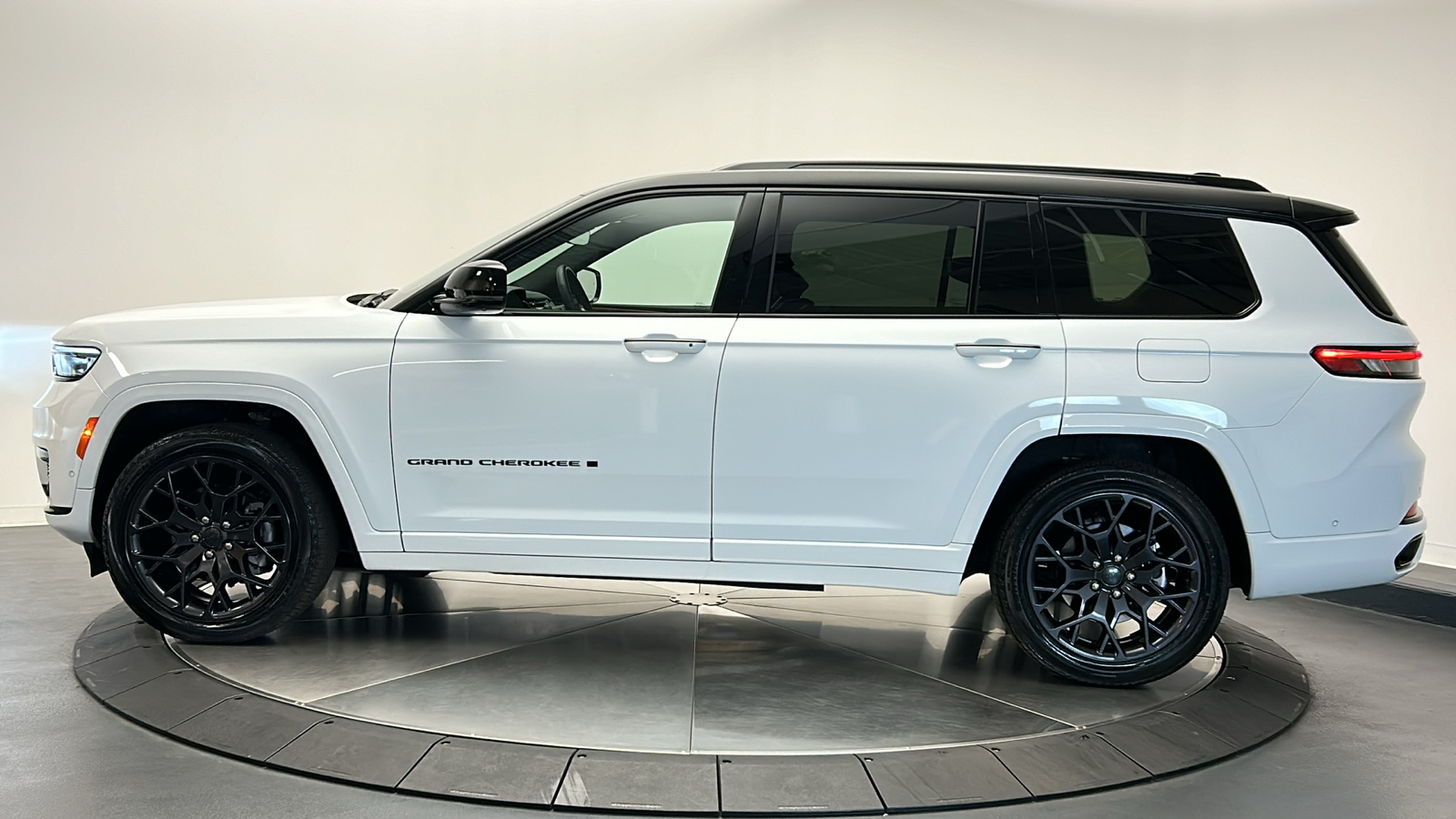 2023 Jeep Grand Cherokee L Summit 4