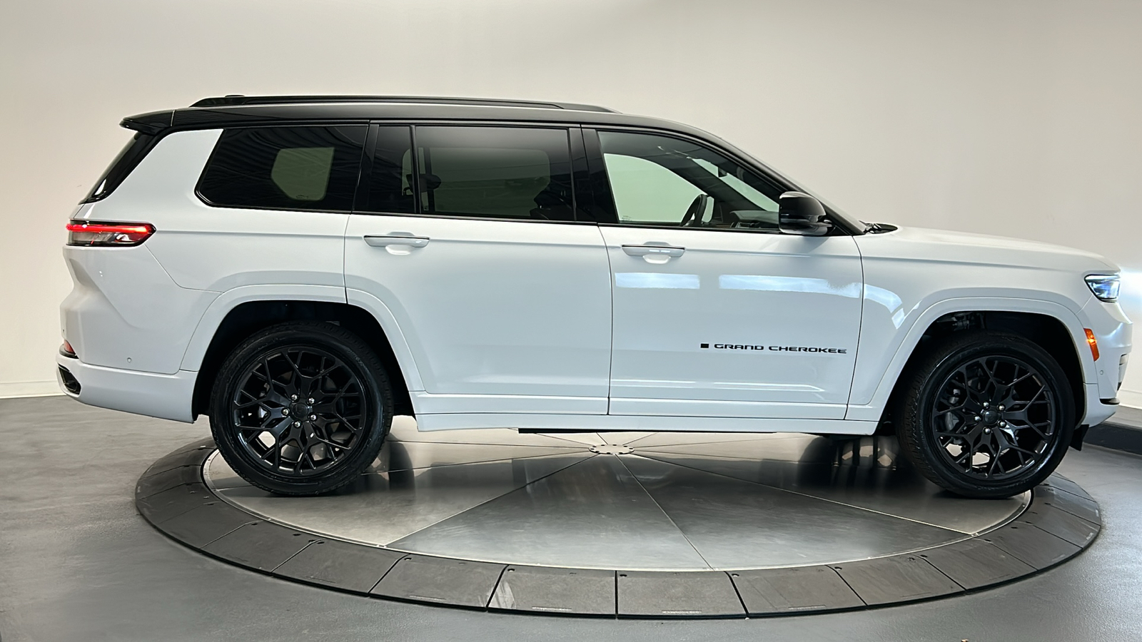 2023 Jeep Grand Cherokee L Summit 8