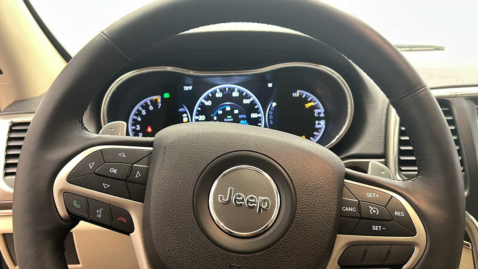 2014 Jeep Grand Cherokee Limited 13