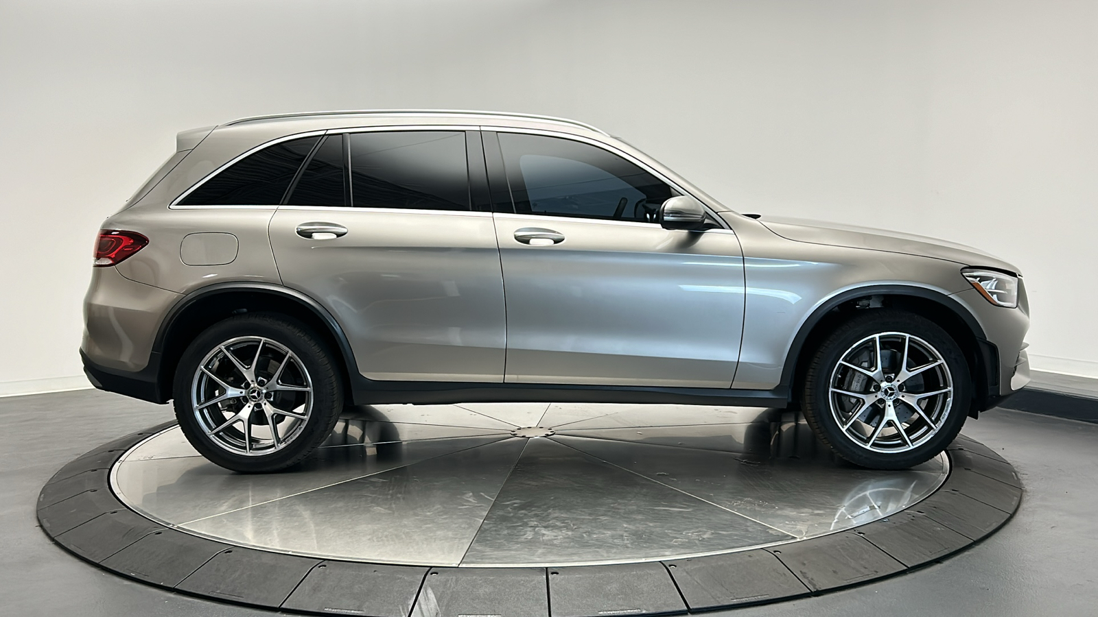 2020 Mercedes-Benz GLC GLC 300 8