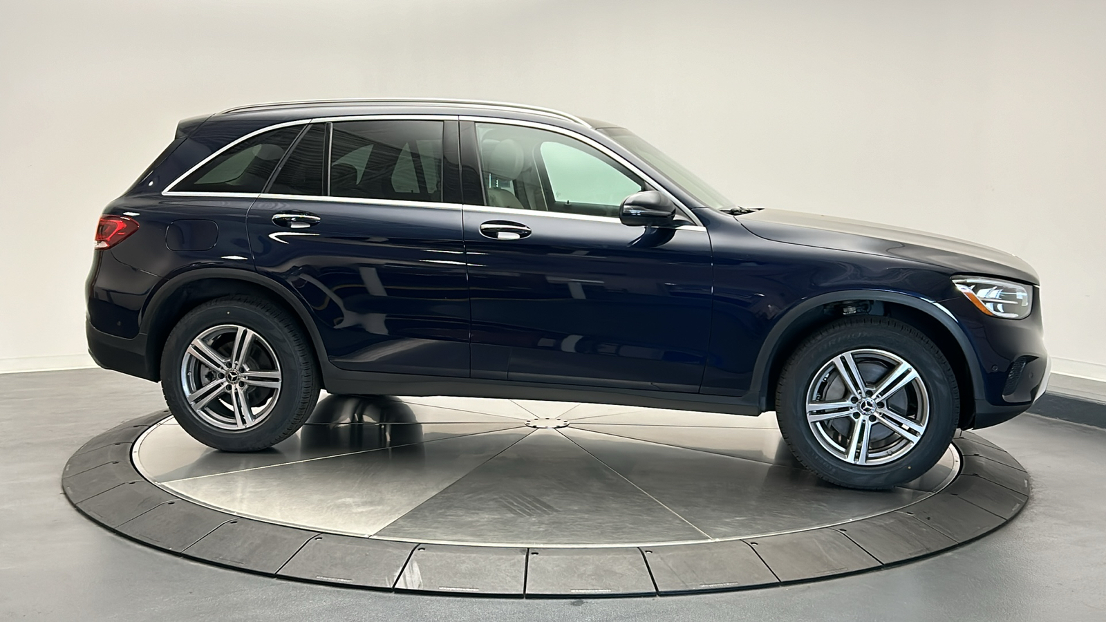 2022 Mercedes-Benz GLC GLC 300 8