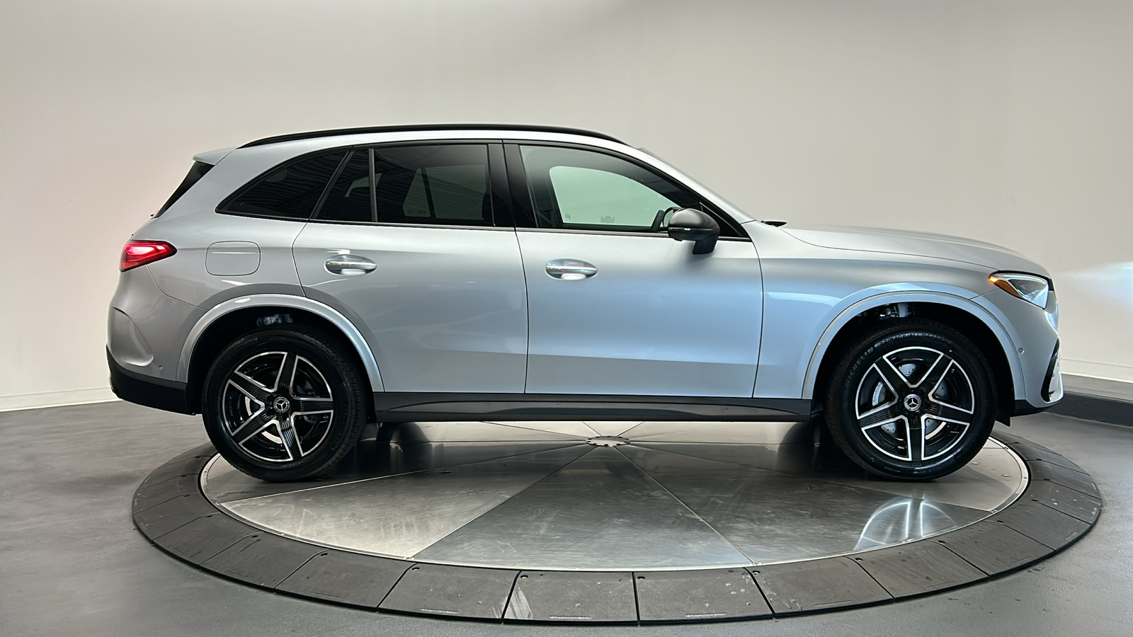 2024 Mercedes-Benz GLC GLC 300 8