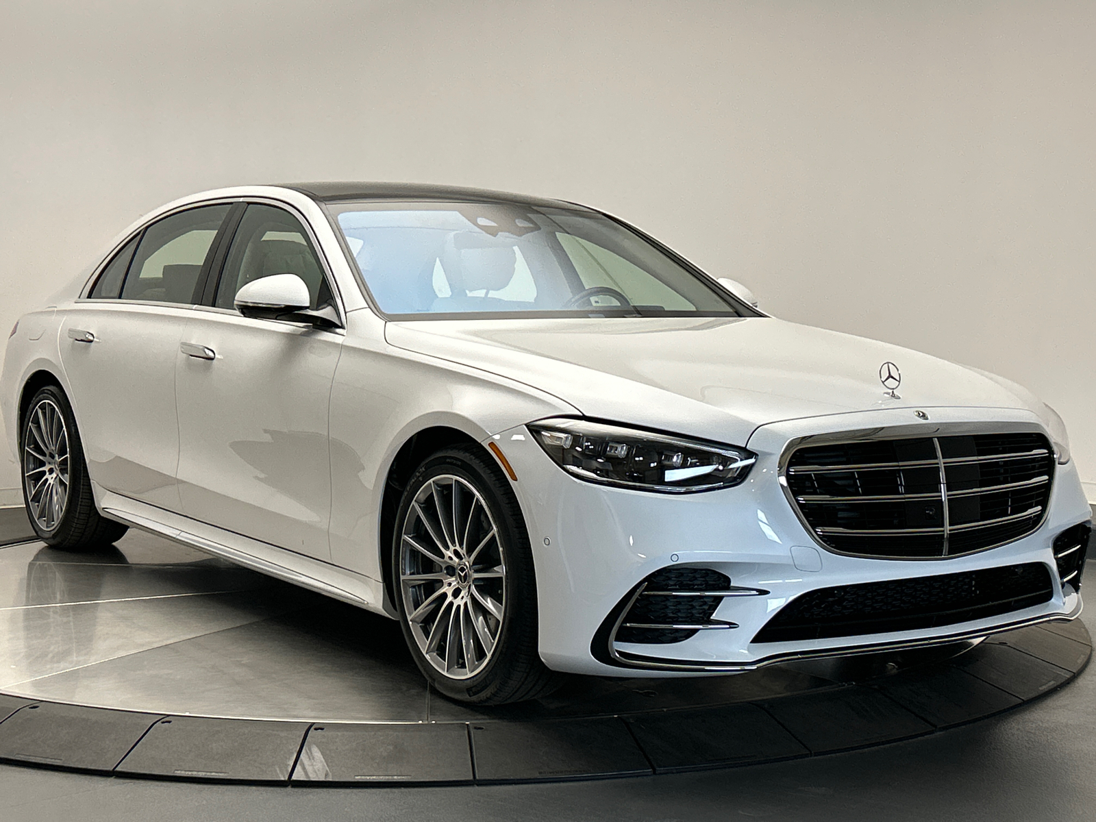 2025 Mercedes-Benz S-Class S 580e 1