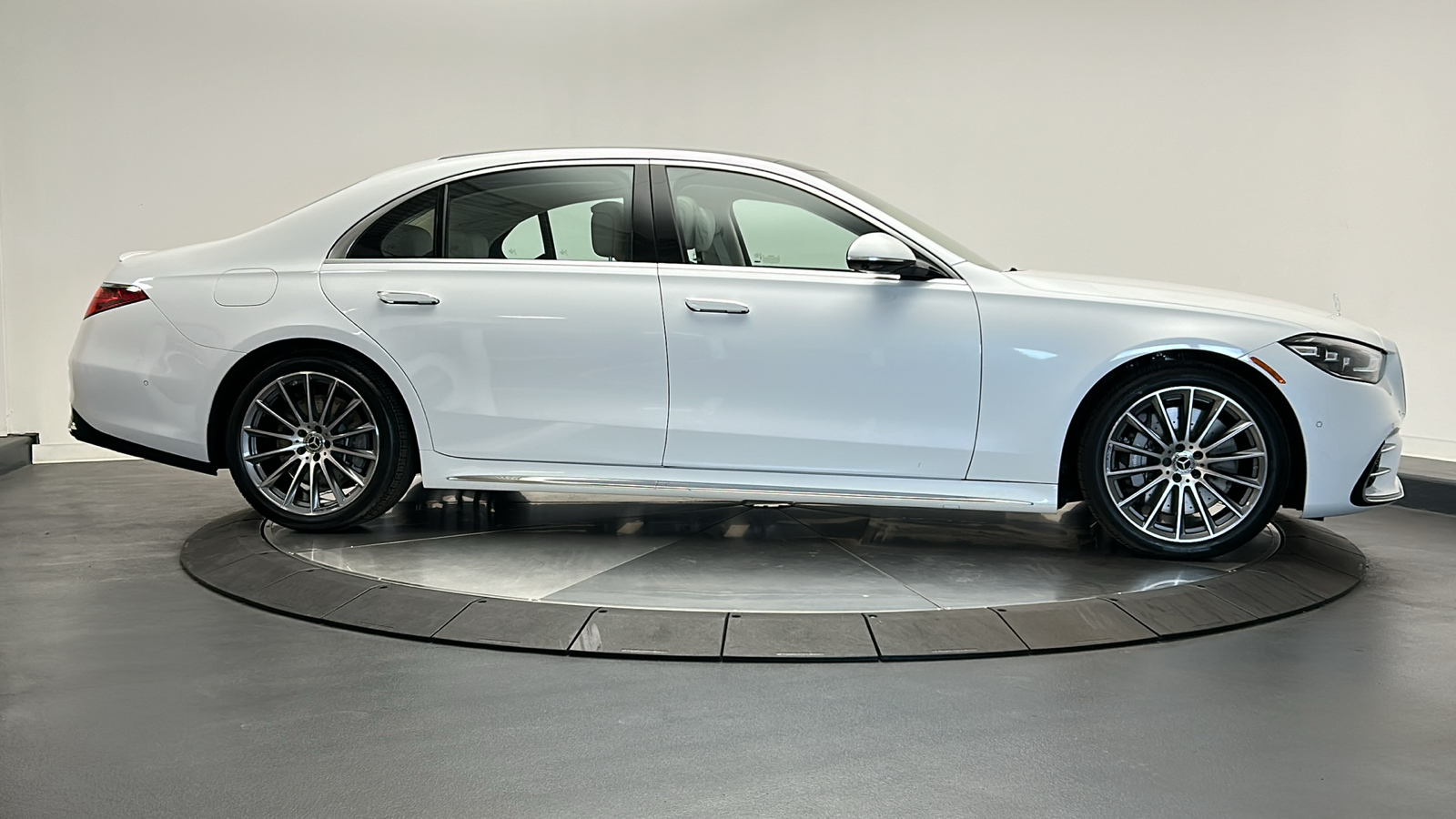 2025 Mercedes-Benz S-Class S 580e 8