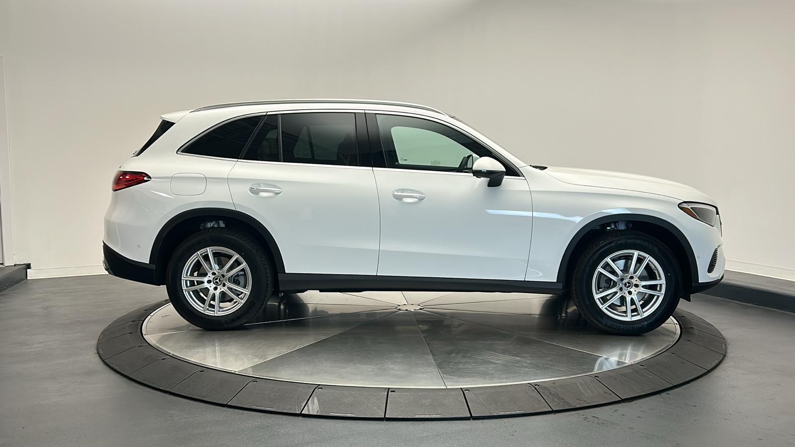 2025 Mercedes-Benz GLC GLC 300 8