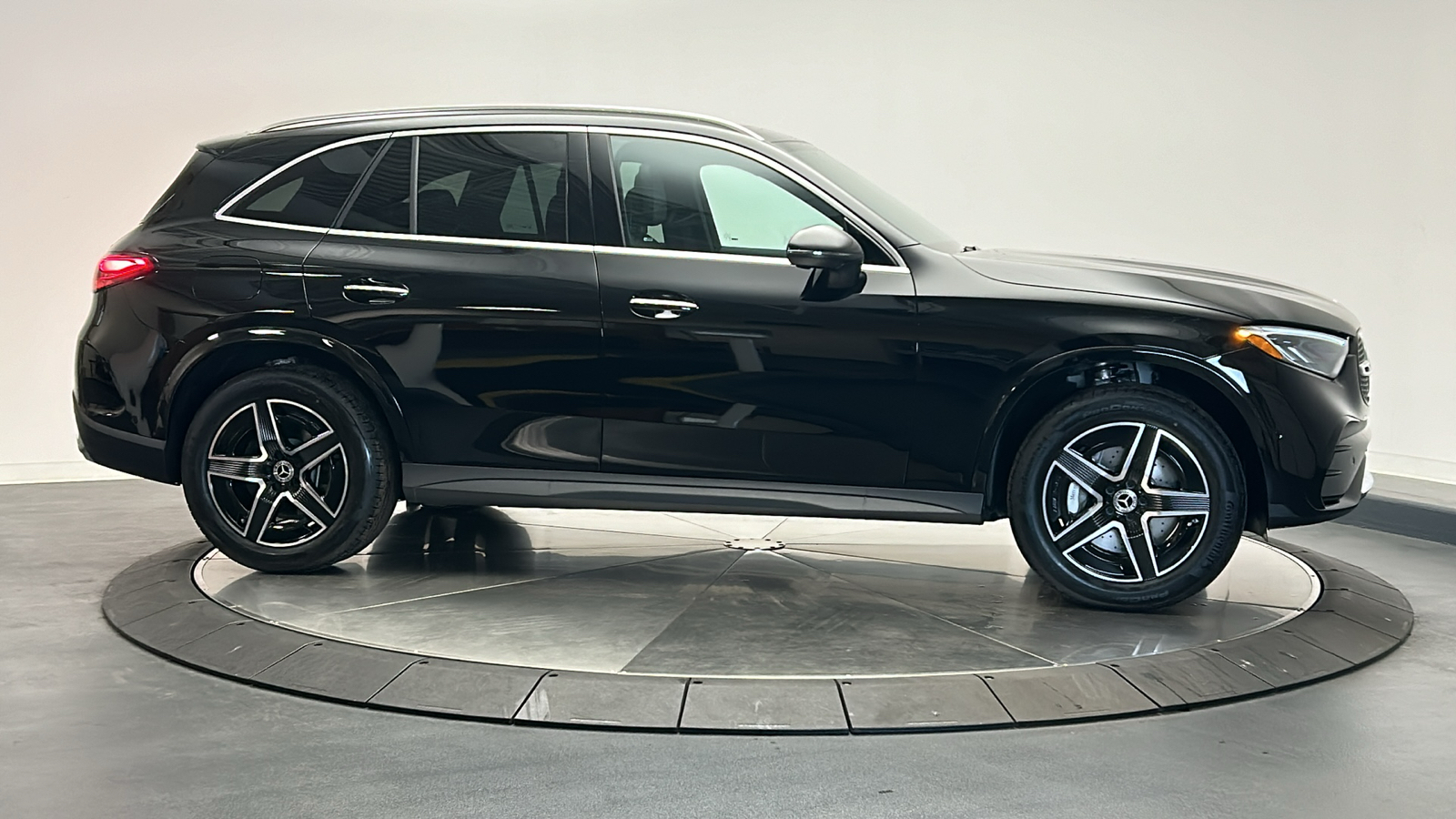 2025 Mercedes-Benz GLC GLC 350e 8