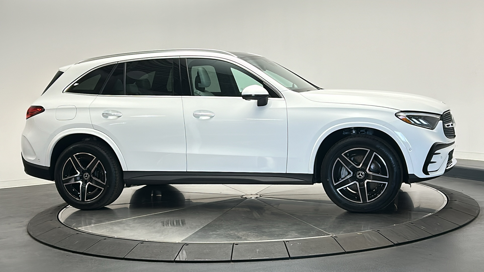 2025 Mercedes-Benz GLC GLC 350e 8