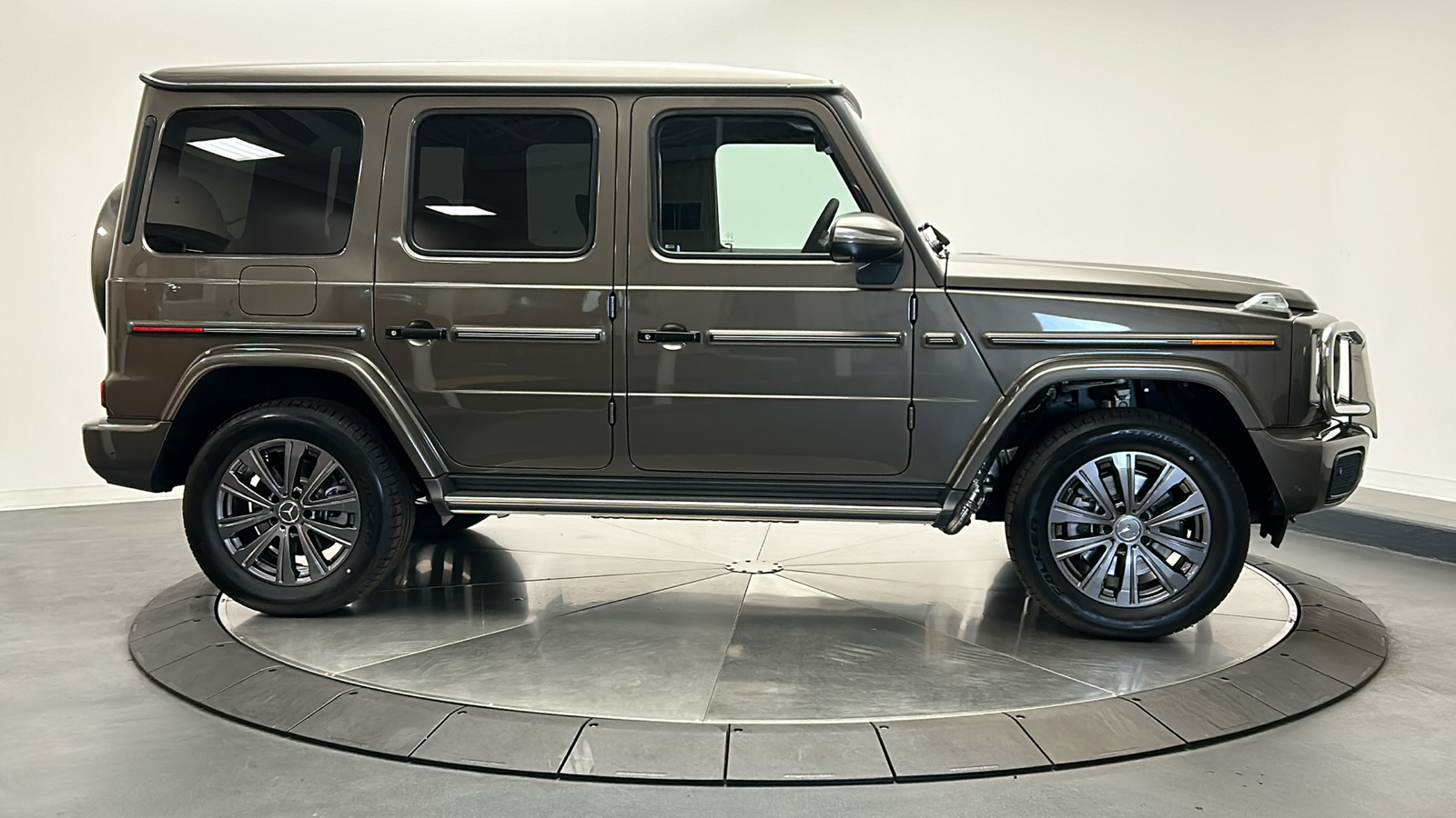 2025 Mercedes-Benz G-Class G 550 8