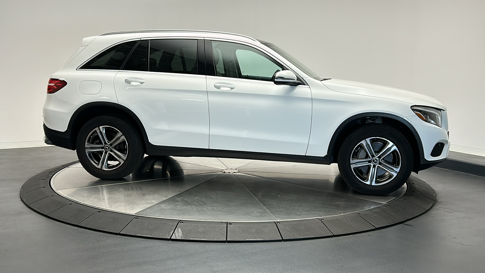 2019 Mercedes-Benz GLC GLC 300 8