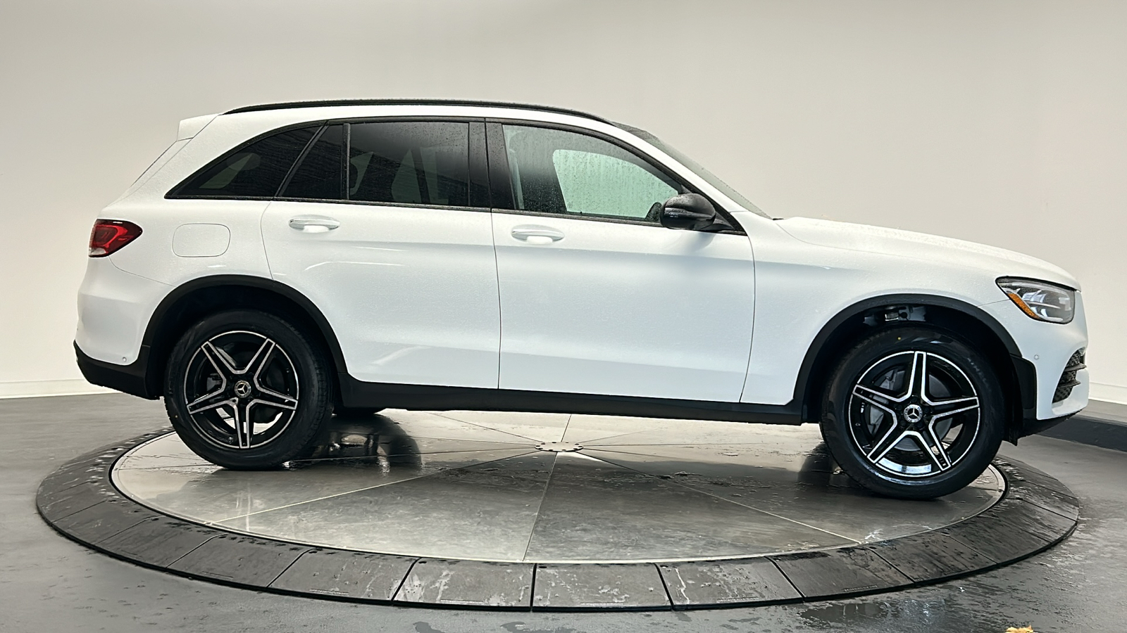 2021 Mercedes-Benz GLC GLC 300 8