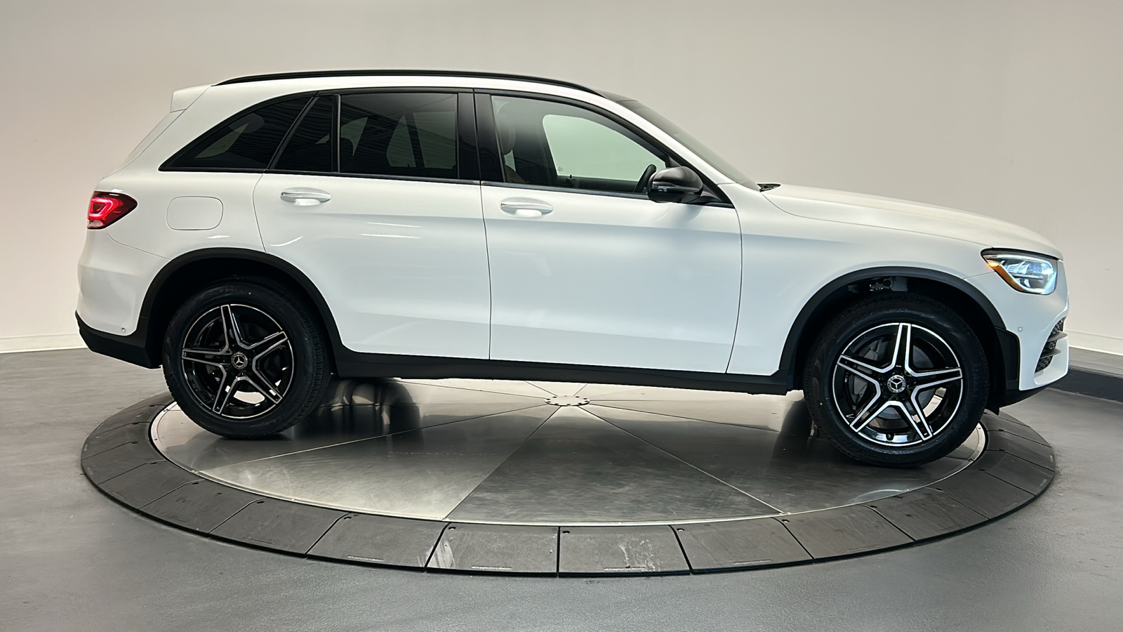 2021 Mercedes-Benz GLC GLC 300 8