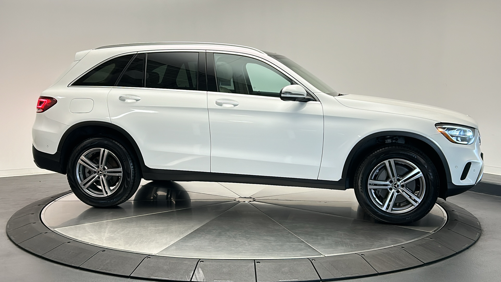 2022 Mercedes-Benz GLC GLC 300 8