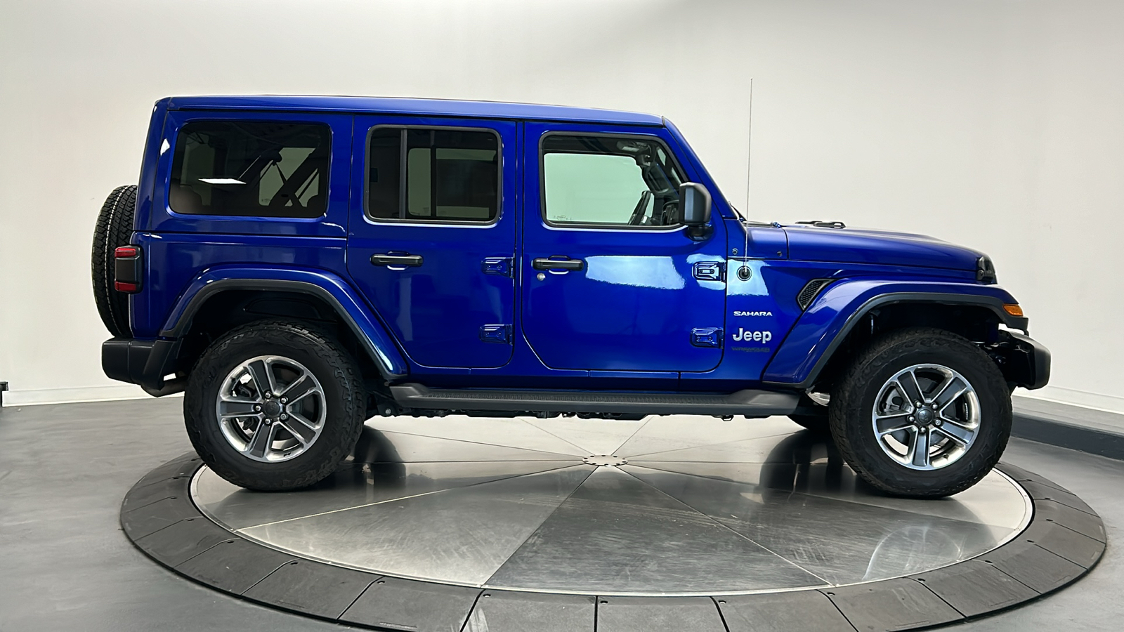 2020 Jeep Wrangler Unlimited Sahara 8