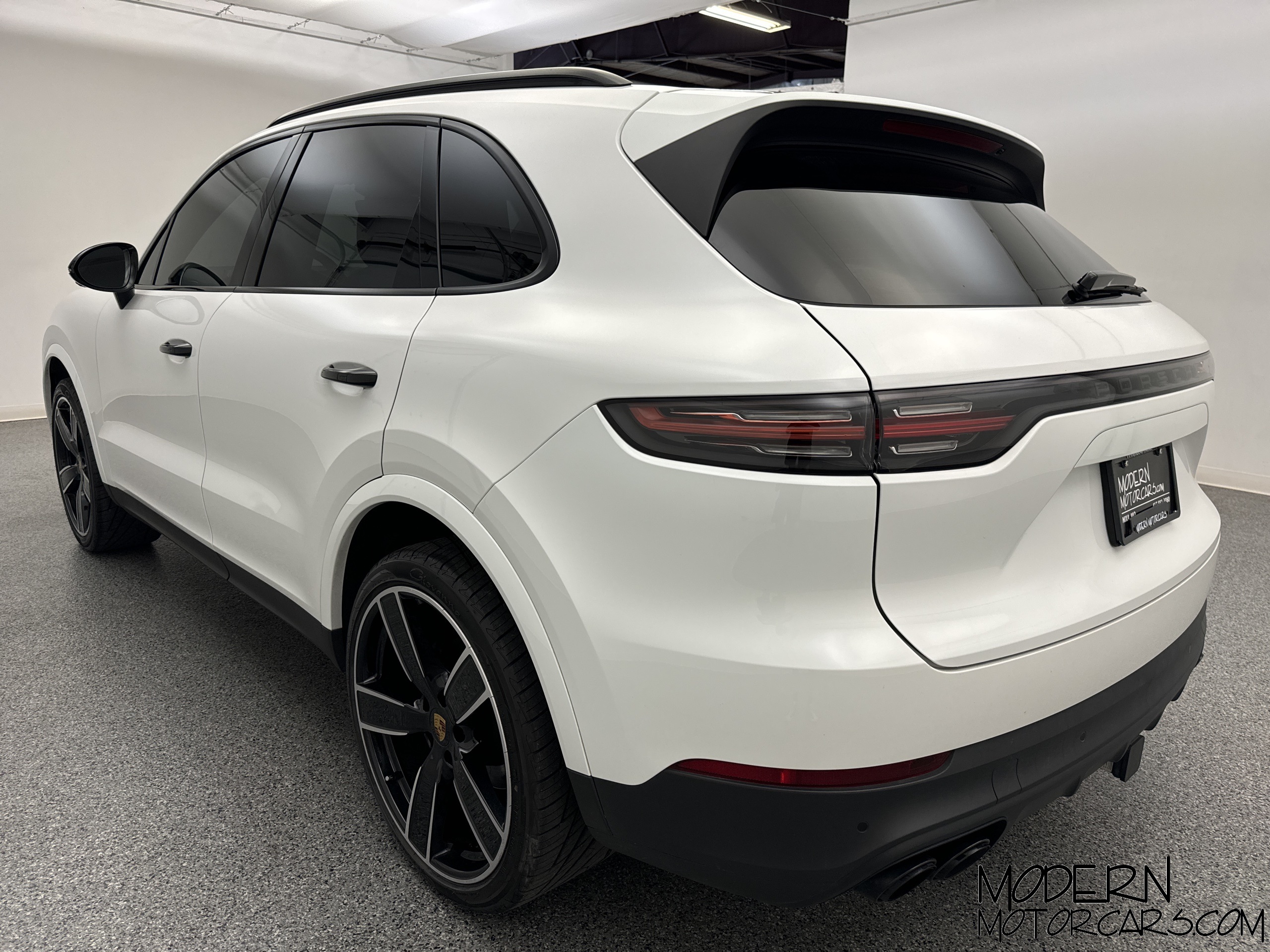 2023 Porsche Cayenne Platinum Edition 2