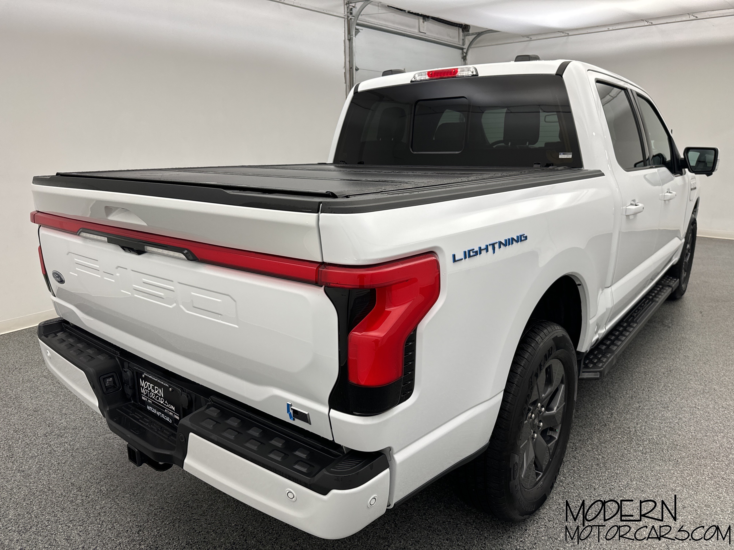 2023 Ford F-150 Lightning Lariat 5