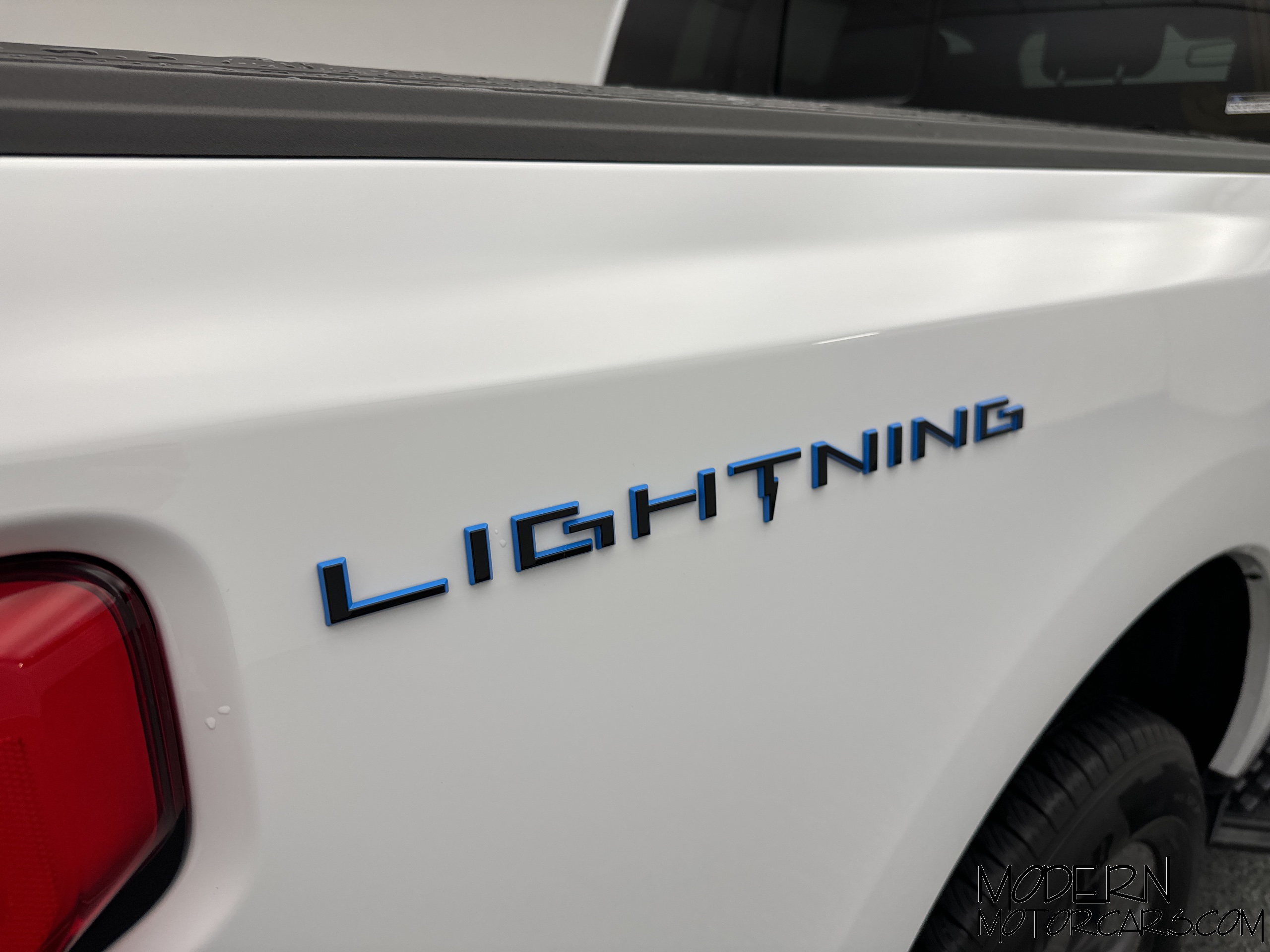 2023 Ford F-150 Lightning Lariat 6